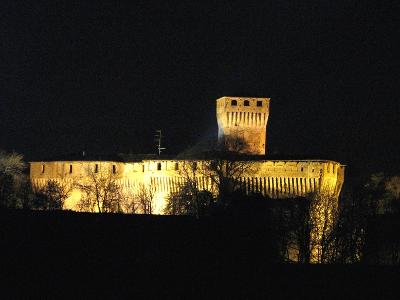 montechiarugolo-castello-notturno